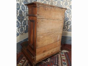 Inginocchiatoio in noce  - Asta Arredi e dipinti da un antico palazzo marchigiano - Associazione Nazionale - Case d'Asta italiane