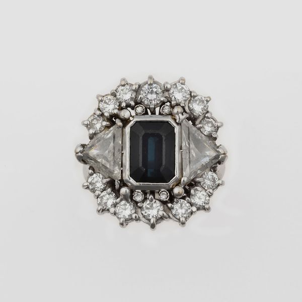 Anello con zaffiro Australia e diamanti  - Asta Gioielli - Associazione Nazionale - Case d'Asta italiane