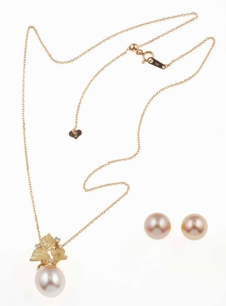 Demi-parure composta da pendente ed orecchini con perle gold  - Asta Gioielli - Associazione Nazionale - Case d'Asta italiane
