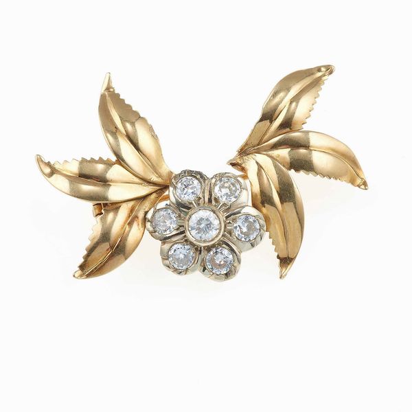 Lotto composto da due spille con diamanti, uno zaffiro e perline  - Asta Gioielli - Associazione Nazionale - Case d'Asta italiane