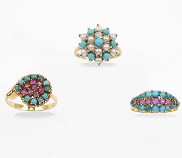 Lotto composto da tre anelli con turchesi, rubini e perle  - Asta Gioielli - Associazione Nazionale - Case d'Asta italiane