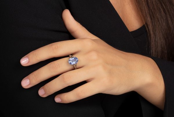 Anello con corindone sintetico  - Asta Gioielli - Associazione Nazionale - Case d'Asta italiane