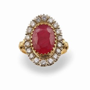 Anello con rubino taglio ovale e diamanti taglio brillante  - Asta Gioielli - Associazione Nazionale - Case d'Asta italiane