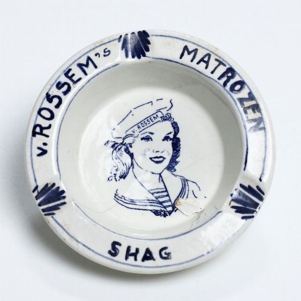 Posacenere pubblicitario tabacchi V. Rossem's<BR>Olanda, 1940 circa  - Asta Maioliche, Porcellane e Vetri - Associazione Nazionale - Case d'Asta italiane