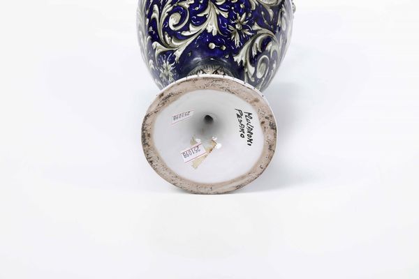 Anfora<BR>Pesaro, Manifattura Molaroni, met del XX secolo circa  - Asta Maioliche, Porcellane e Vetri - Associazione Nazionale - Case d'Asta italiane