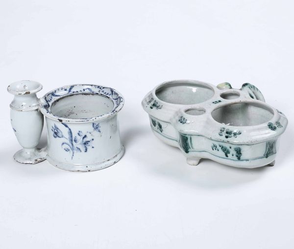 Una oliera e un calamaio<BR>Campania, probabilmente Cerreto, XVIII secolo<BR>Pesaro, met del XIX secolo  - Asta Maioliche, Porcellane e Vetri - Associazione Nazionale - Case d'Asta italiane