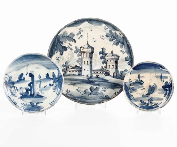 Una sottocoppa e un piatto<BR>Savona, XVIII secolo  - Asta Maioliche, Porcellane e Vetri - Associazione Nazionale - Case d'Asta italiane