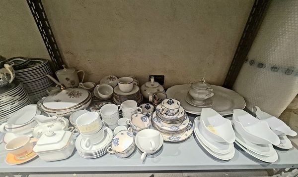 Diversi oggetti di ceramica europea e orientale  - Asta Maioliche, Porcellane e Vetri - Associazione Nazionale - Case d'Asta italiane