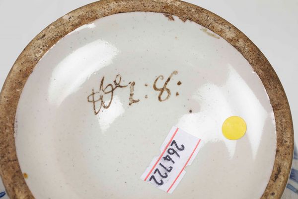 Coppia di albarelli<BR>Italia settentrionale, Probabilmente Veneto, XVIII secolo  - Asta Maioliche, Porcellane e Vetri - Associazione Nazionale - Case d'Asta italiane