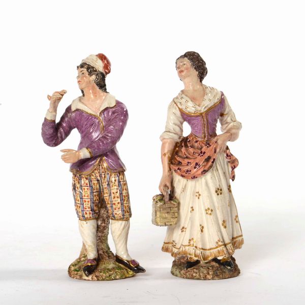 Coppia di figurine<BR>Napoli, inizio del XIX secolo  - Asta Maioliche, Porcellane e Vetri - Associazione Nazionale - Case d'Asta italiane