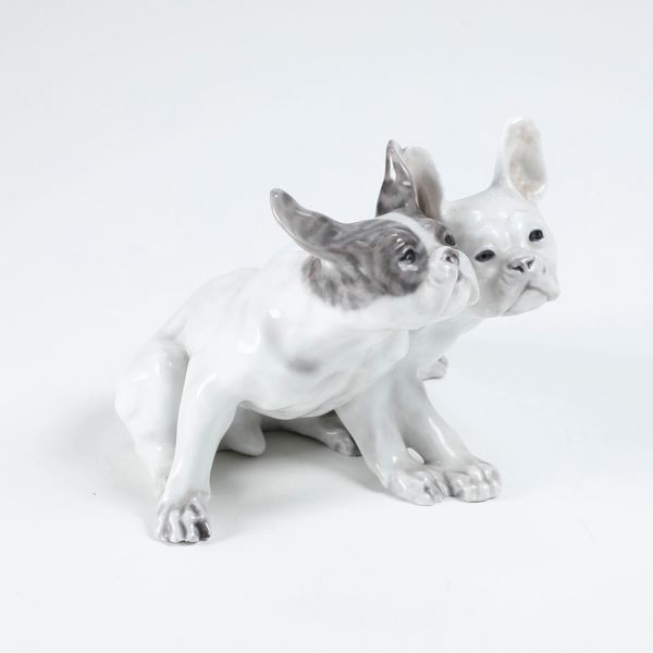 Coppia di bulldog francesi<BR>Danimarca, Manifattura Royal Copenhagen, inizio del XX secolo  - Asta Maioliche, Porcellane e Vetri - Associazione Nazionale - Case d'Asta italiane