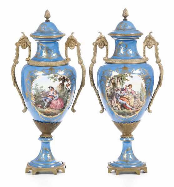 Coppia di vasi<BR>Francia, XX secolo  - Asta Maioliche, Porcellane e Vetri - Associazione Nazionale - Case d'Asta italiane