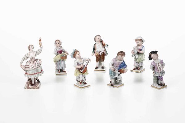 Sette figurine<BR>Manifatture Richard Ginori e Sitzendorf, XX secolo  - Asta Maioliche, Porcellane e Vetri - Associazione Nazionale - Case d'Asta italiane