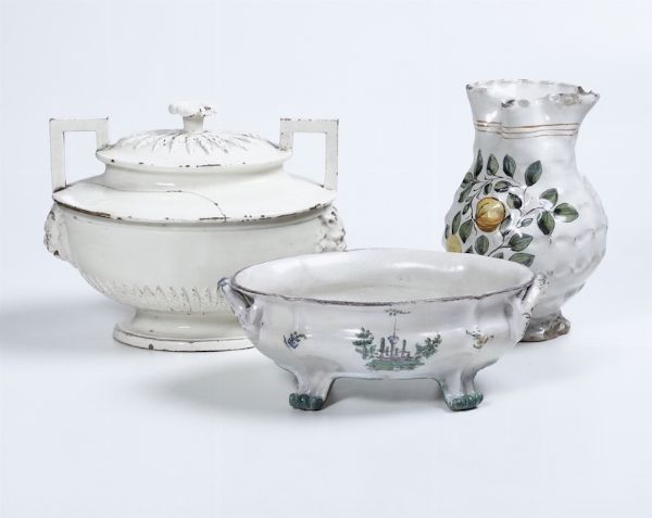 Tre zuppiere, una brocca e un filtro  - Asta Maioliche, Porcellane e Vetri - Associazione Nazionale - Case d'Asta italiane