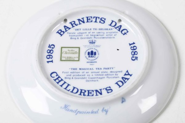 Ventisei piatti celebrativi<BR>XX secolo  - Asta Maioliche, Porcellane e Vetri - Associazione Nazionale - Case d'Asta italiane