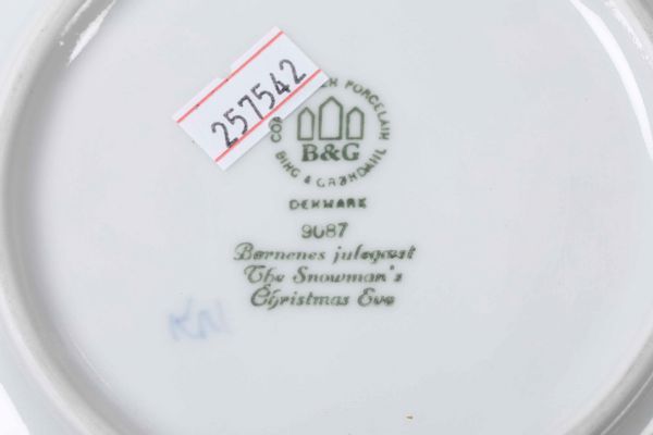 Ventisei piatti celebrativi<BR>XX secolo  - Asta Maioliche, Porcellane e Vetri - Associazione Nazionale - Case d'Asta italiane