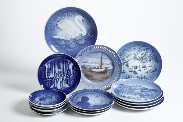 Quindici piatti commemorativi<BR>Danimarca, Manifattura Royal Copenhagen & Manifattura Bing & Grondahl, seconda met XX secolo  - Asta Maioliche, Porcellane e Vetri - Associazione Nazionale - Case d'Asta italiane