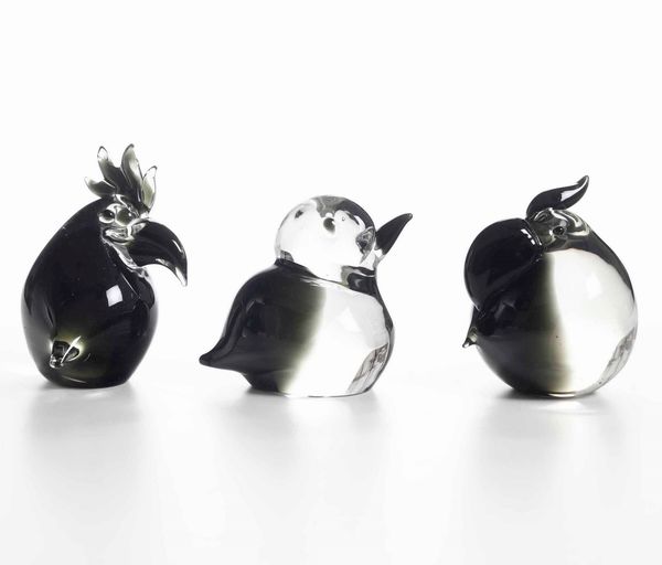 Tre figurine di gallo, gallina e pulcino<BR>Murano, Manifattura Cenedese, XX secolo  - Asta Maioliche, Porcellane e Vetri - Associazione Nazionale - Case d'Asta italiane