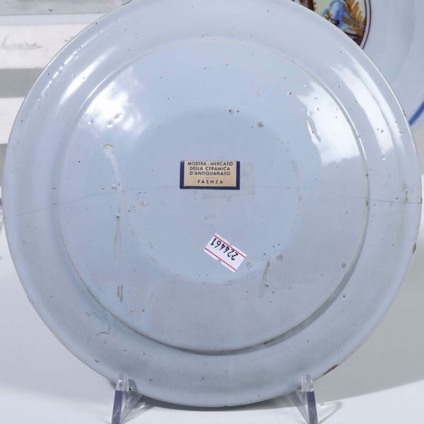 Quattro piatti<BR>Pavia, prima met del XVIII secolo  - Asta Maioliche, Porcellane e Vetri - Associazione Nazionale - Case d'Asta italiane