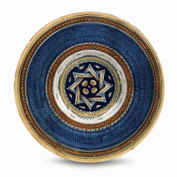 Tondino <BR>Faenza, inizio del XVI secolo  - Asta Maioliche, Porcellane e Vetri - Associazione Nazionale - Case d'Asta italiane