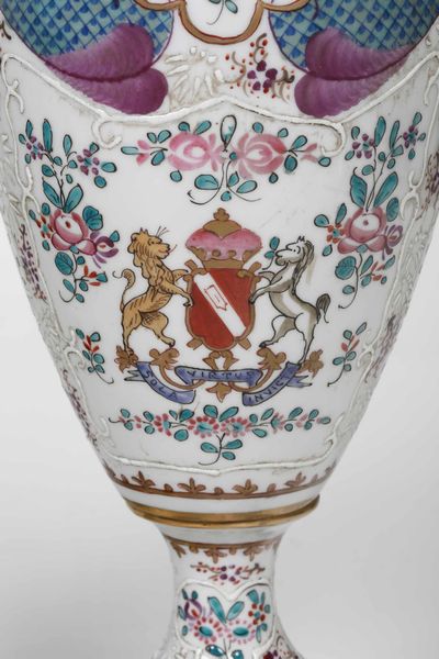 Coppia di vasi con coperchio<BR>Francia, Limoges (porcellana), decorazione Parigi, inizi del XX secolo  - Asta Maioliche, Porcellane e Vetri - Associazione Nazionale - Case d'Asta italiane