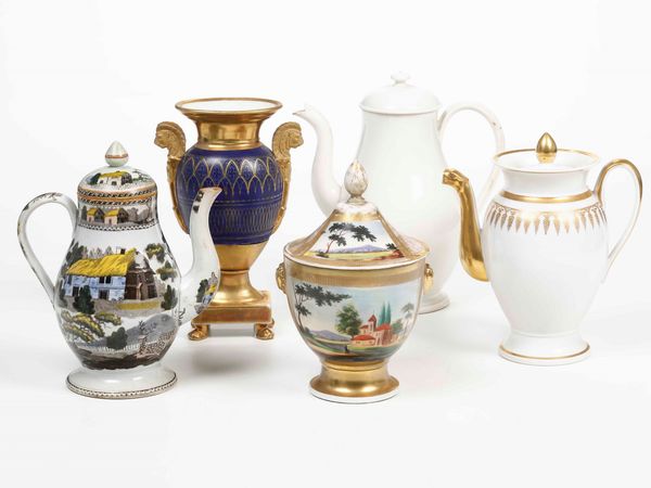 Tre caffettiere, una zuccheriera e un vaso<BR>XIX secolo  - Asta Maioliche, Porcellane e Vetri - Associazione Nazionale - Case d'Asta italiane
