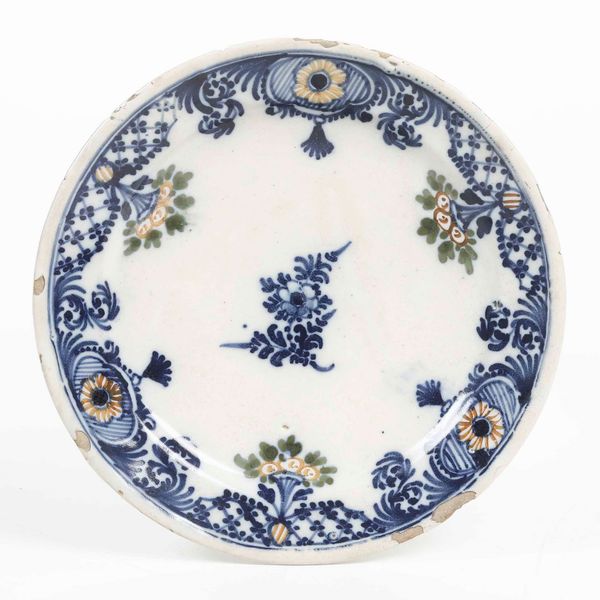 Piatto<BR>Liguria, probabilmente Albisola, XVIII secolo  - Asta Maioliche, Porcellane e Vetri - Associazione Nazionale - Case d'Asta italiane