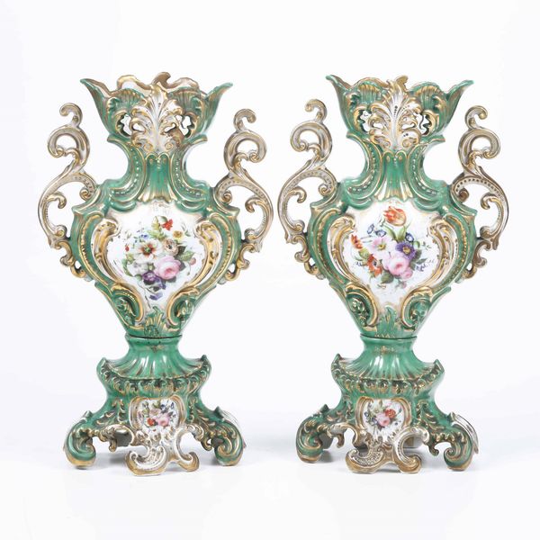 Coppia di vasi<BR>Probabilmente Parigi, met del XIX secolo  - Asta Maioliche, Porcellane e Vetri - Associazione Nazionale - Case d'Asta italiane