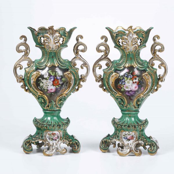 Coppia di vasi<BR>Probabilmente Parigi, met del XIX secolo  - Asta Maioliche, Porcellane e Vetri - Associazione Nazionale - Case d'Asta italiane