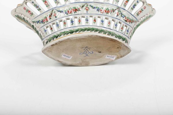 Cestino, XX secolo  - Asta Maioliche, Porcellane e Vetri - Associazione Nazionale - Case d'Asta italiane