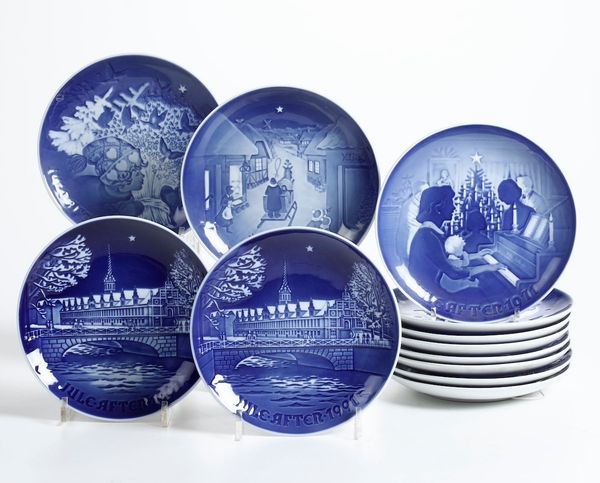 Collezione di 12 piatti di Natale<BR>Danimarca, Manifattura Bing & Grondhal, ultimo terzo del XX secolo  - Asta Maioliche, Porcellane e Vetri - Associazione Nazionale - Case d'Asta italiane