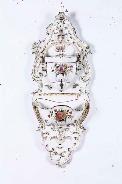 Fontana da parete<BR>Nove, fine del XIX secolo  - Asta Maioliche, Porcellane e Vetri - Associazione Nazionale - Case d'Asta italiane