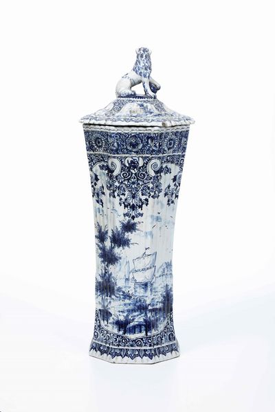 Grande vaso con coperchio<BR>Olanda, Manifattura di Delft, prima met del XX secolo  - Asta Maioliche, Porcellane e Vetri - Associazione Nazionale - Case d'Asta italiane