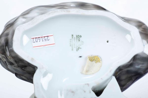 Gruppo con anatre<BR>Germania, Manifattura Rosenthal, 1941<BR>Modello di Willy Zgel (Mnchen 1876 - Wolkenhof/Murrhardt 1950), 1912 circa  - Asta Maioliche, Porcellane e Vetri - Associazione Nazionale - Case d'Asta italiane