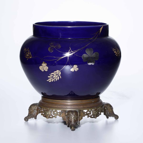 Cachepot su base in bronzo, XX secolo  - Asta Maioliche, Porcellane e Vetri - Associazione Nazionale - Case d'Asta italiane