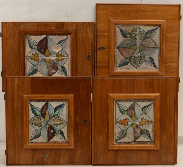 Quattro ante decorate con mattonelle, prima met del XX secolo  - Asta Maioliche, Porcellane e Vetri - Associazione Nazionale - Case d'Asta italiane