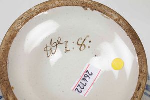 Coppia di albarelli<BR>Italia settentrionale, Probabilmente Veneto, XVIII secolo  - Asta Maioliche, Porcellane e Vetri - Associazione Nazionale - Case d'Asta italiane