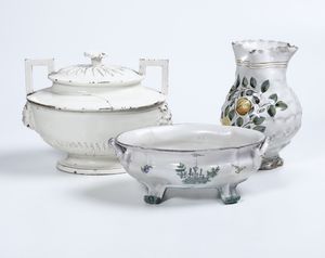 Tre zuppiere, una brocca e un filtro  - Asta Maioliche, Porcellane e Vetri - Associazione Nazionale - Case d'Asta italiane