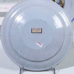 Quattro piatti<BR>Pavia, prima met del XVIII secolo  - Asta Maioliche, Porcellane e Vetri - Associazione Nazionale - Case d'Asta italiane