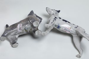 Due gruppi e tre figurine di cani<BR>XX secolo  - Asta Maioliche, Porcellane e Vetri - Associazione Nazionale - Case d'Asta italiane