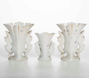 Coppia di vasi e un vasetto<BR>Francia, XIX secolo  - Asta Maioliche, Porcellane e Vetri - Associazione Nazionale - Case d'Asta italiane