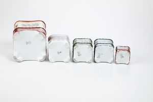 Cinque Vasetti<BR>Germania, Manifattura di Altwasser (Slesia), 1900 circa  - Asta Maioliche, Porcellane e Vetri - Associazione Nazionale - Case d'Asta italiane