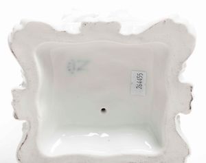 Figurina raffigurante Dea dellAcqua<BR>Doccia, Manifattura Ginori (?), XX secolo  - Asta Maioliche, Porcellane e Vetri - Associazione Nazionale - Case d'Asta italiane