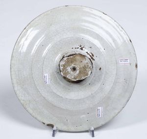 Alzatina raffigurante la deposizione<BR>Deruta, XVII secolo  - Asta Maioliche, Porcellane e Vetri - Associazione Nazionale - Case d'Asta italiane