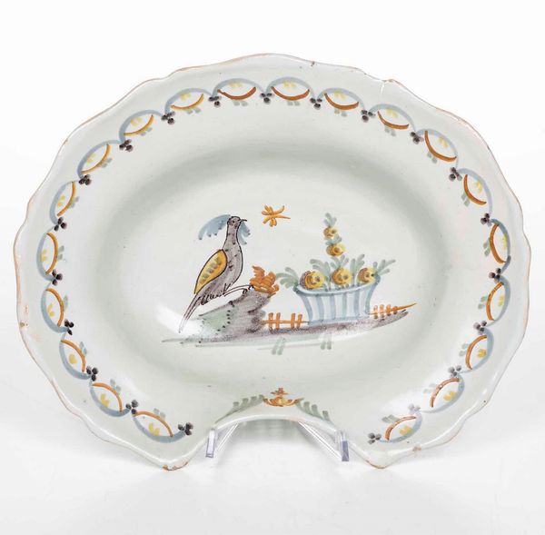 Bacile da barbiere<BR>Francia, Nevers, fine del XVIII secolo  - Asta Bacili da barbiere, bacinelle e fioriere in maiolica francese da collezione - Associazione Nazionale - Case d'Asta italiane