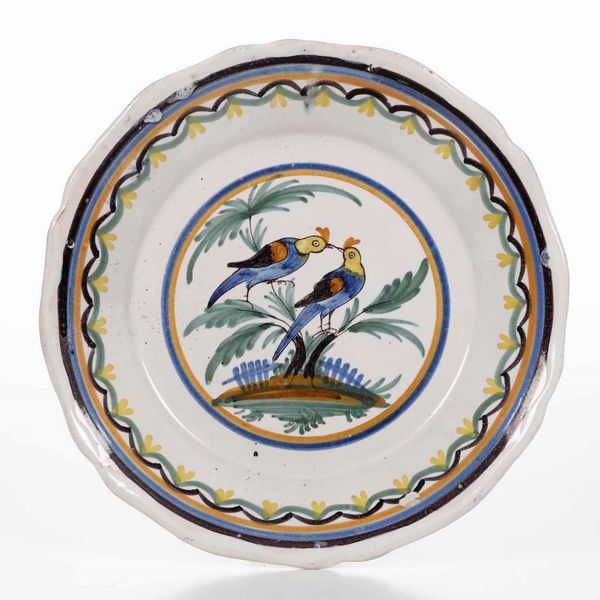 Piatto <BR>Francia, Manifattura di Nevers, prima met del XIX secolo  - Asta Bacili da barbiere, bacinelle e fioriere in maiolica francese da collezione - Associazione Nazionale - Case d'Asta italiane