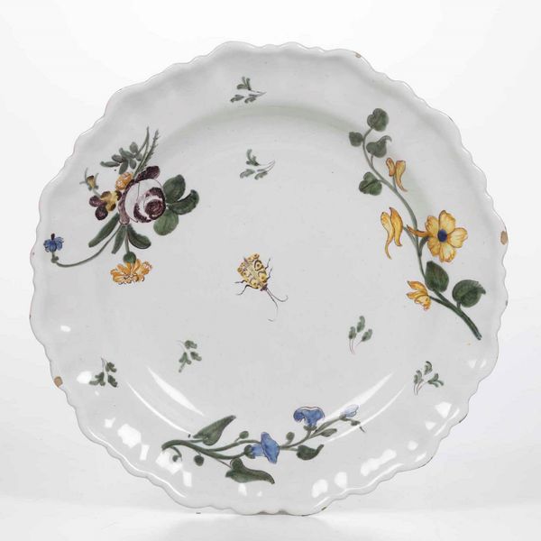 Piatto <BR>Francia, Probabilmente Moustier o Montpellier, 1780 circa  - Asta Bacili da barbiere, bacinelle e fioriere in maiolica francese da collezione - Associazione Nazionale - Case d'Asta italiane