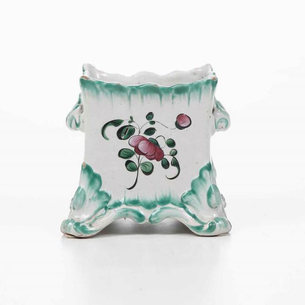 Tulipaniera <BR>Francia dell'est, Manifattura di Saint-Clment, 1780 circa  - Asta Bacili da barbiere, bacinelle e fioriere in maiolica francese da collezione - Associazione Nazionale - Case d'Asta italiane