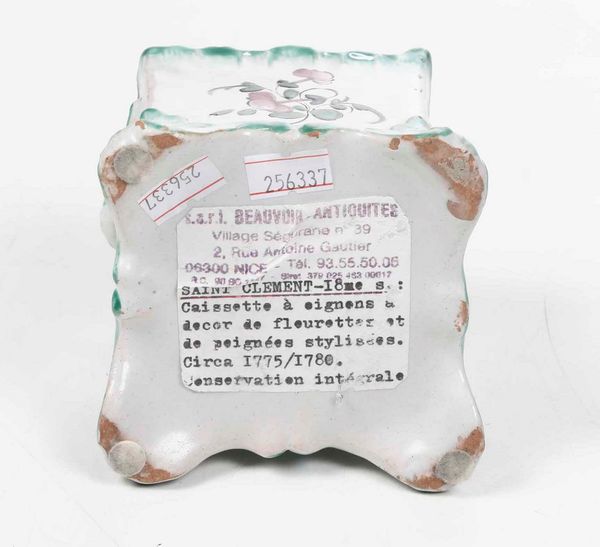 Tulipaniera <BR>Francia dell'est, Manifattura di Saint-Clment, 1780 circa  - Asta Bacili da barbiere, bacinelle e fioriere in maiolica francese da collezione - Associazione Nazionale - Case d'Asta italiane