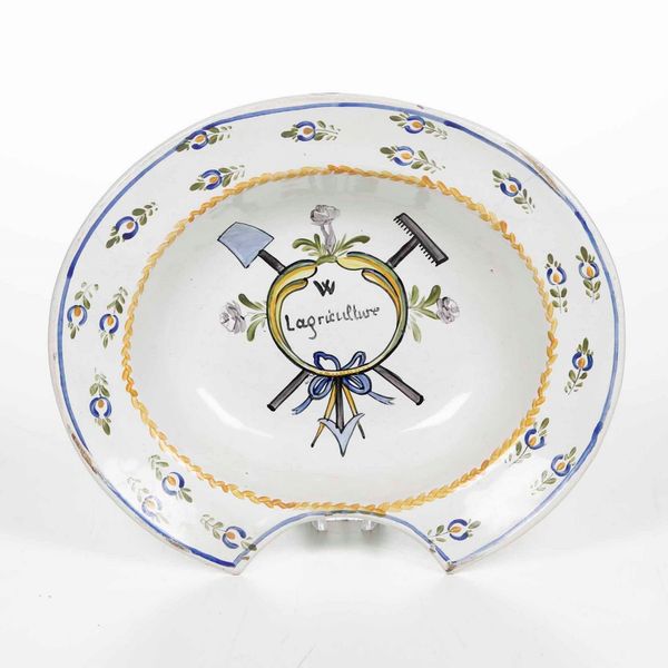 Bacile da barbiere<BR>Francia, probabilmente Nevers, fine del XVIII secolo  - Asta Bacili da barbiere, bacinelle e fioriere in maiolica francese da collezione - Associazione Nazionale - Case d'Asta italiane